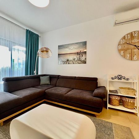 Acacia Hill A3 Apartment Thenovici Exterior photo