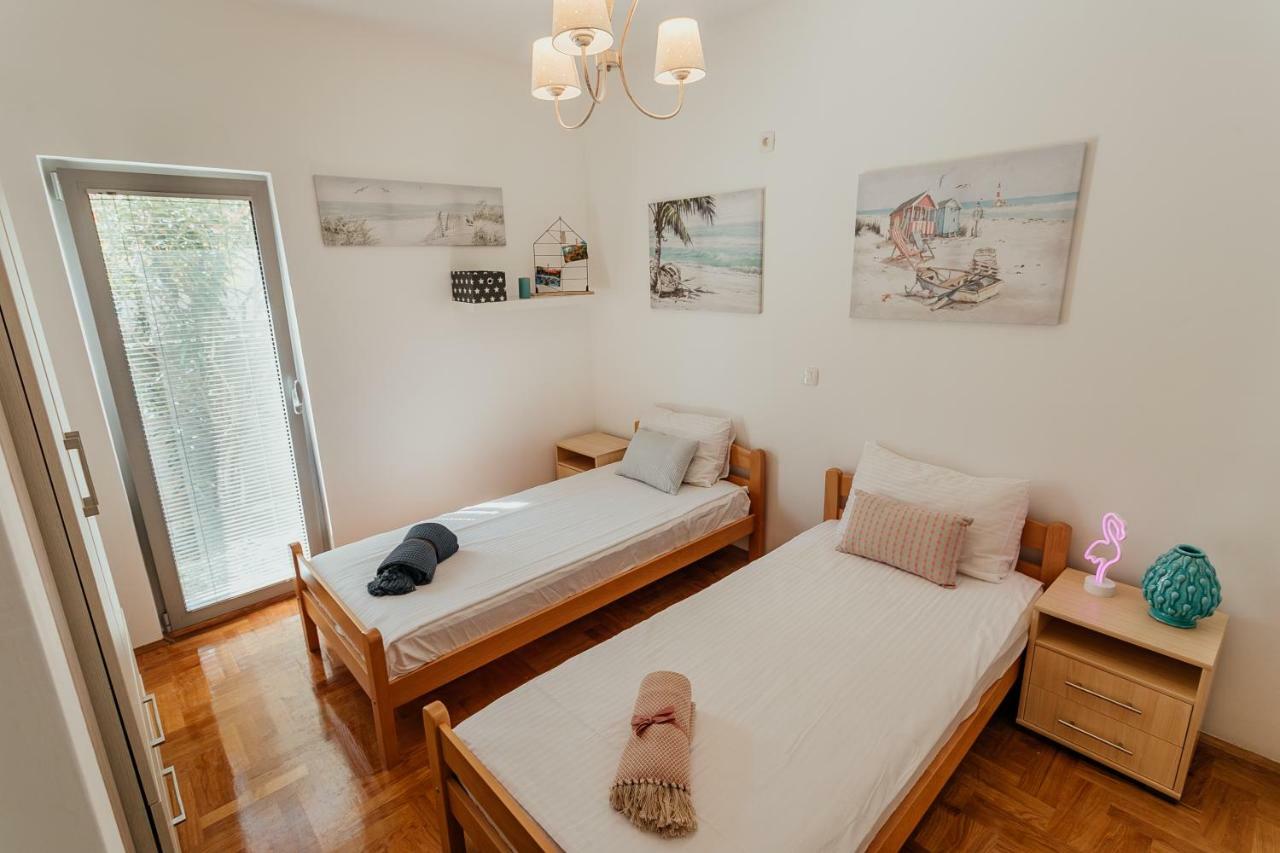 Acacia Hill A3 Apartment Thenovici Exterior photo