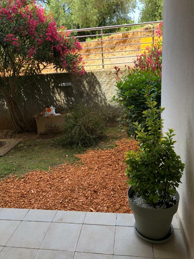 Acacia Hill A3 Apartment Thenovici Exterior photo